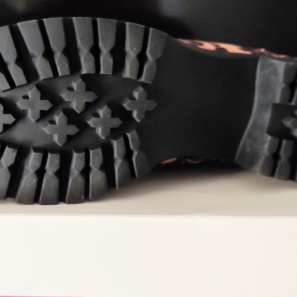 So Boots - Picture 2 of 2